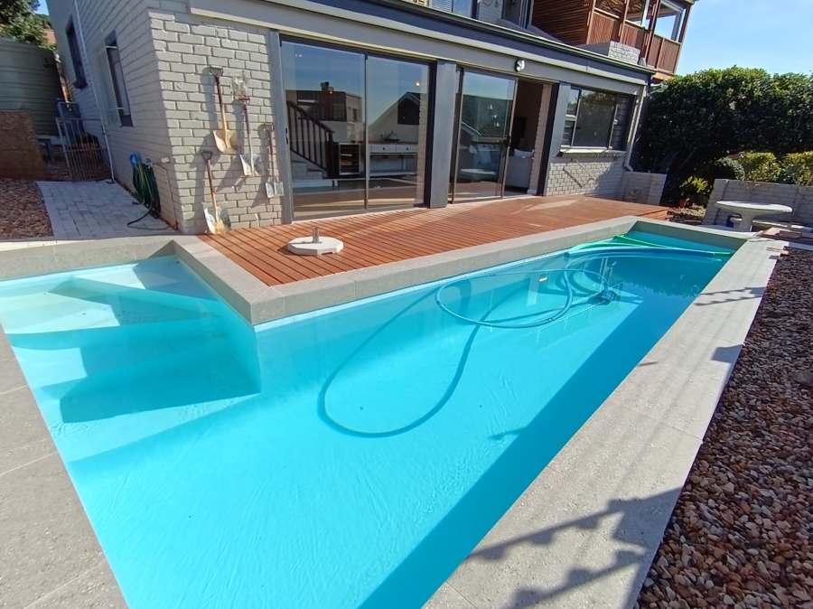 4 Bedroom Property for Sale in Wavecrest Eastern Cape